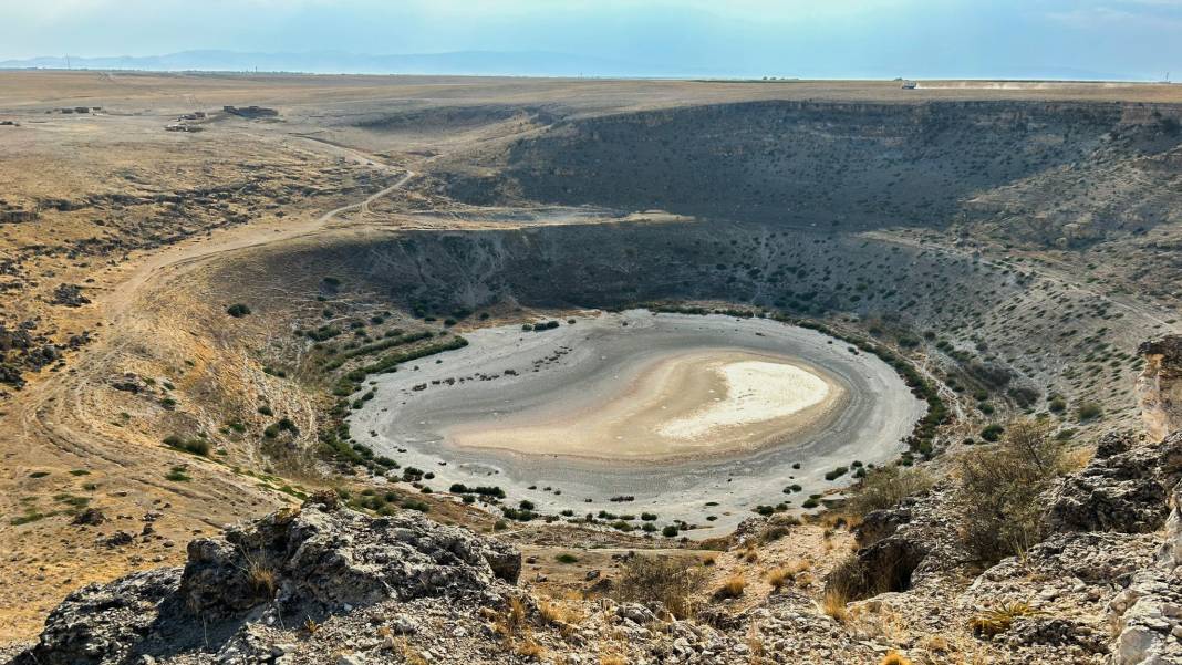 Konya’nın pembe rengiyle ünlü Meyil Obruk Gölü artık bu halde 6